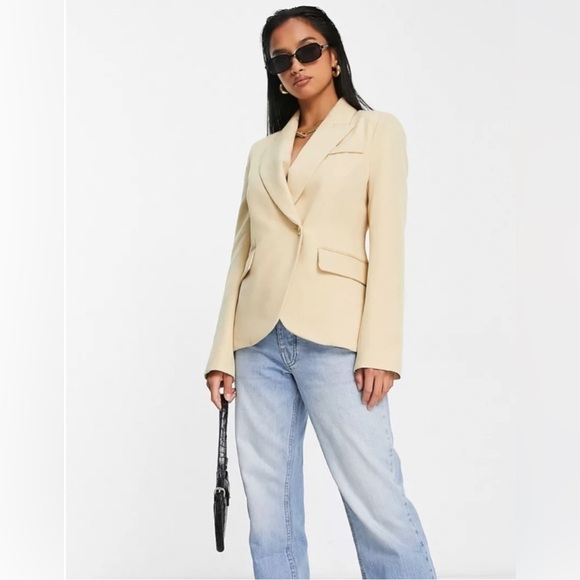 River Island Petite Beige Wrap Over Tailored Blazer Size US 2. New with Tags! - Picture 3 of 5